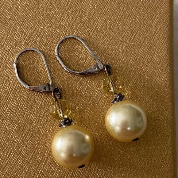 Vintage Citron Pearl and Bead Leverback Earrings - Picture 5 of 9